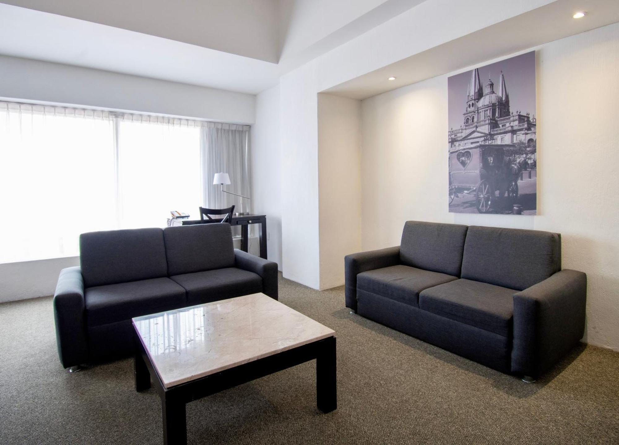 Hotel Plaza Genova Centro 과달라하라 외부 사진