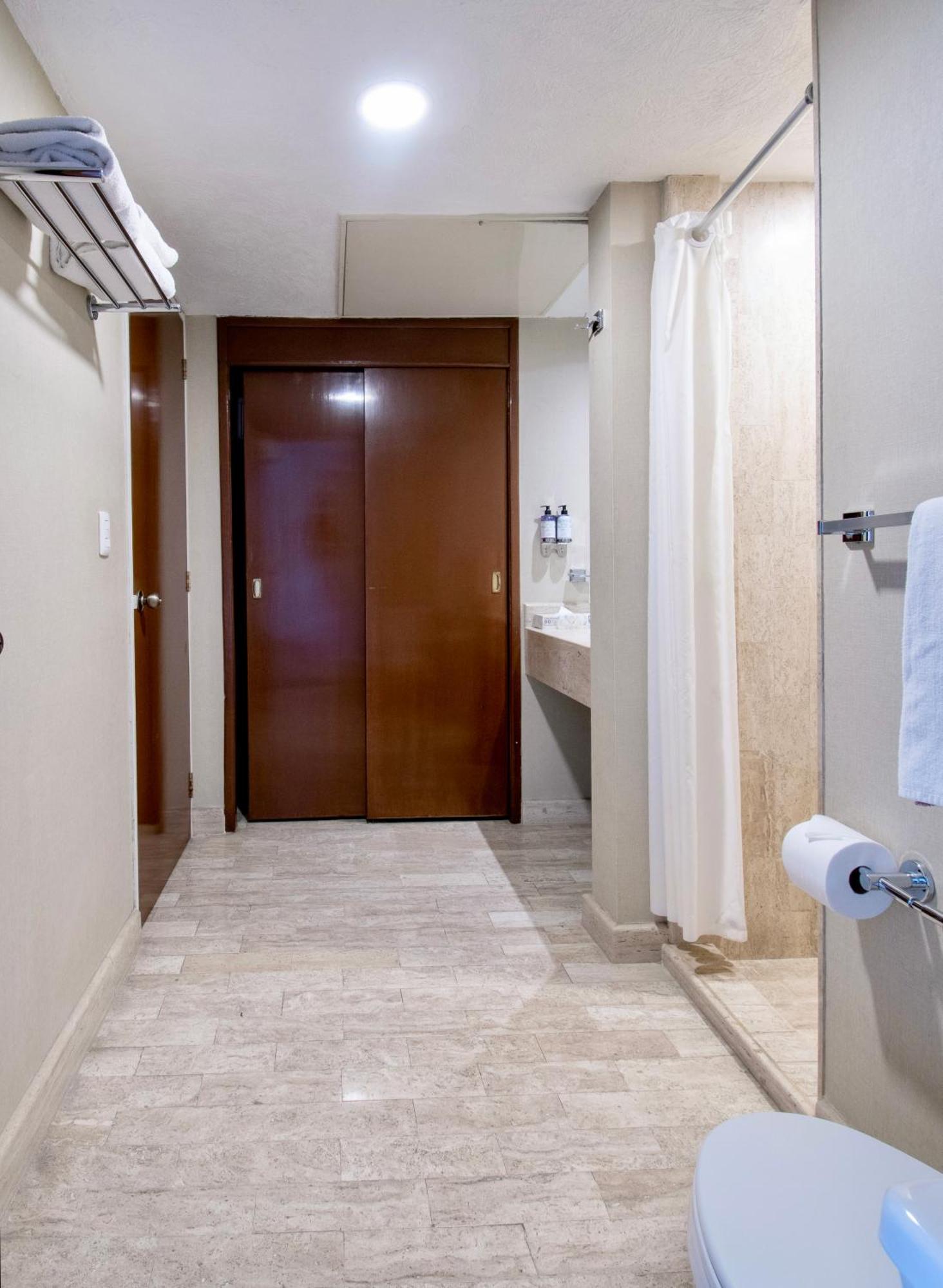 Hotel Plaza Genova Centro 과달라하라 외부 사진