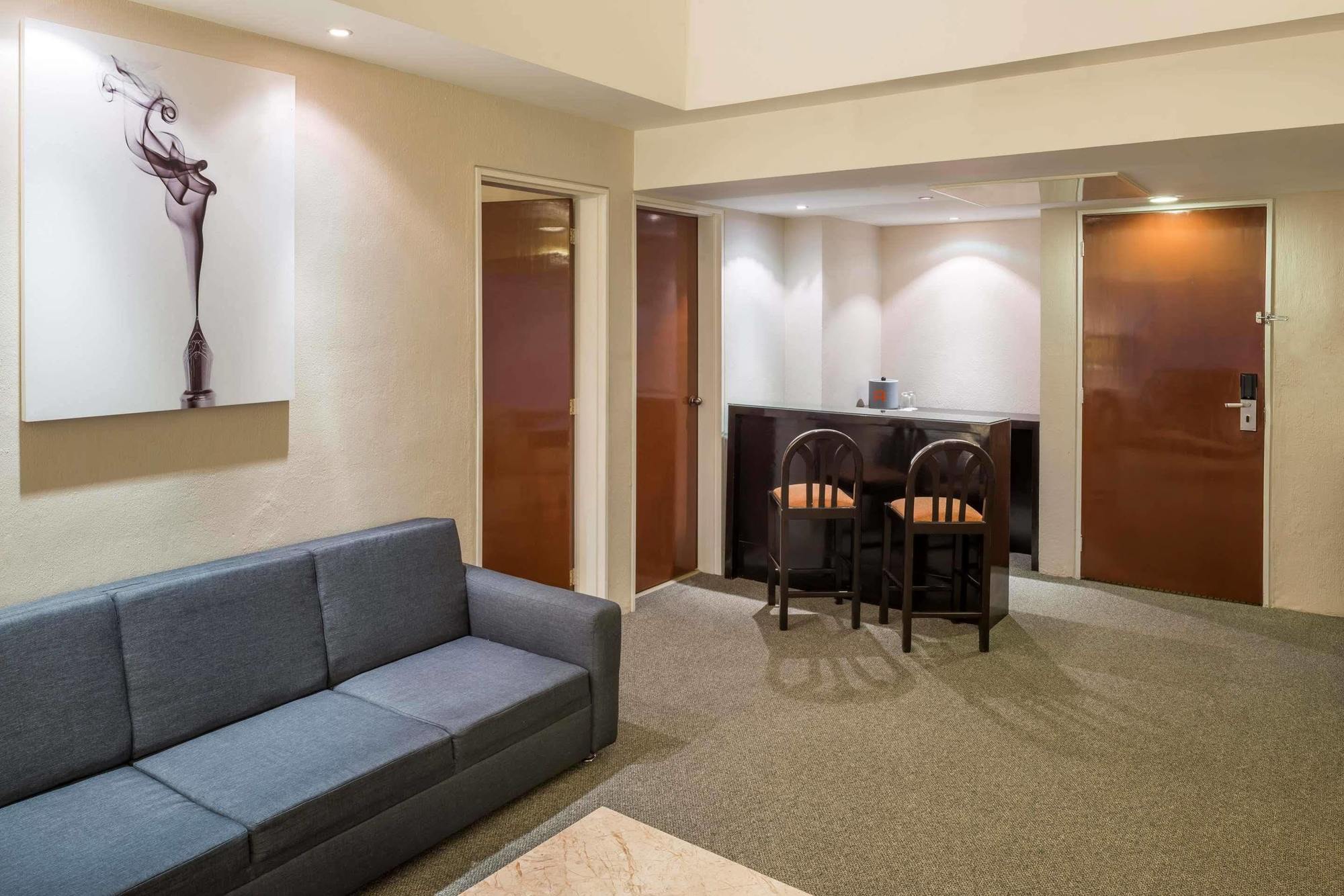 Hotel Plaza Genova Centro 과달라하라 외부 사진